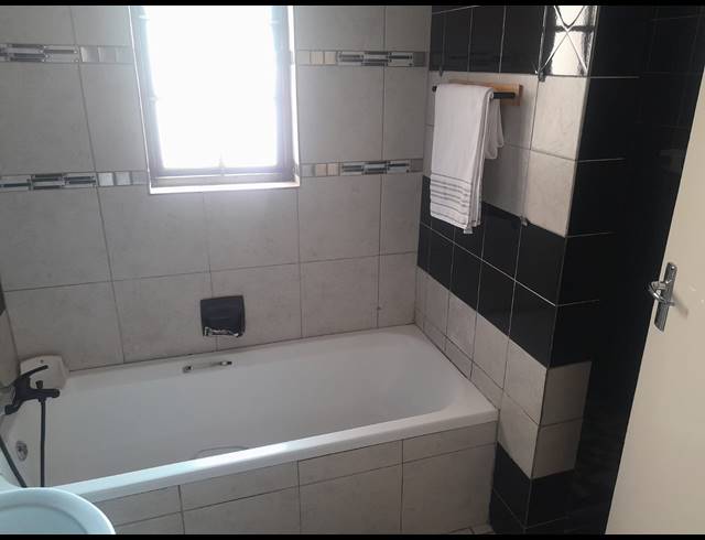 6 BEDROOM HOUSE FOR SALE IN SAFARI GARDENS